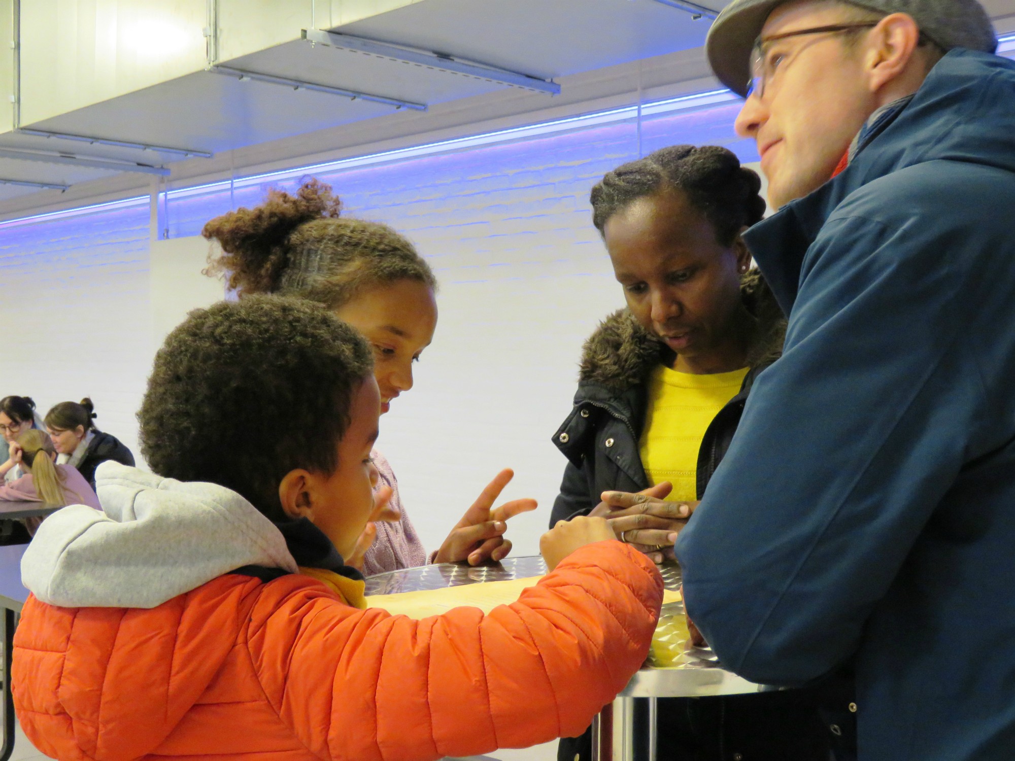 Catechesemoment 5 - Elke vormeling bespreekt met zijn ouders de charter, waarna het ook door hen wordt getekend