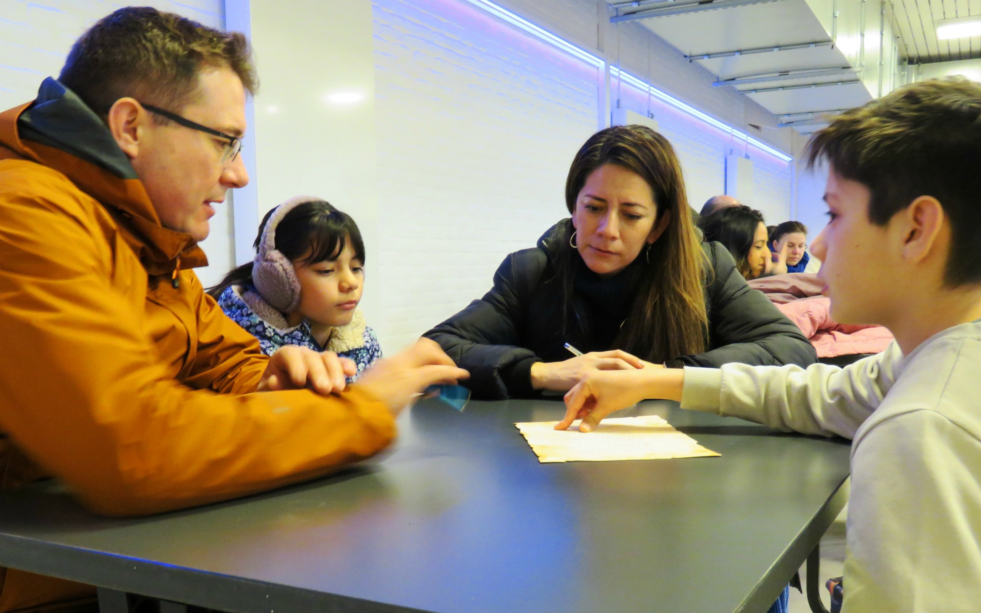 Catechesemoment 5 - Elke vormeling bespreekt met zijn ouders de charter, waarna het ook door hen wordt getekend
