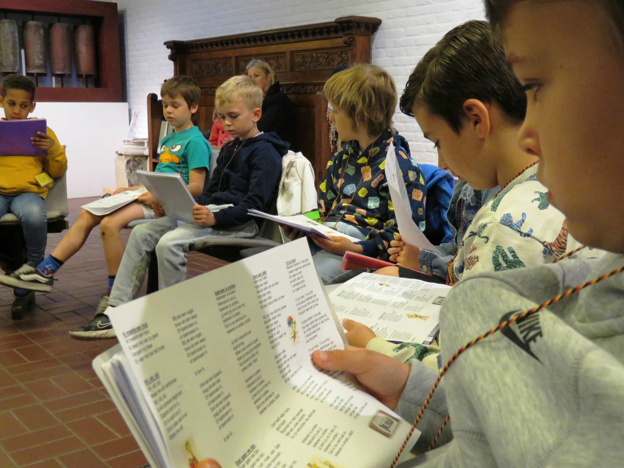 Catechesemoment 5 - Tijd om de liedjes nog eens goed te oefenen met juf Marianne