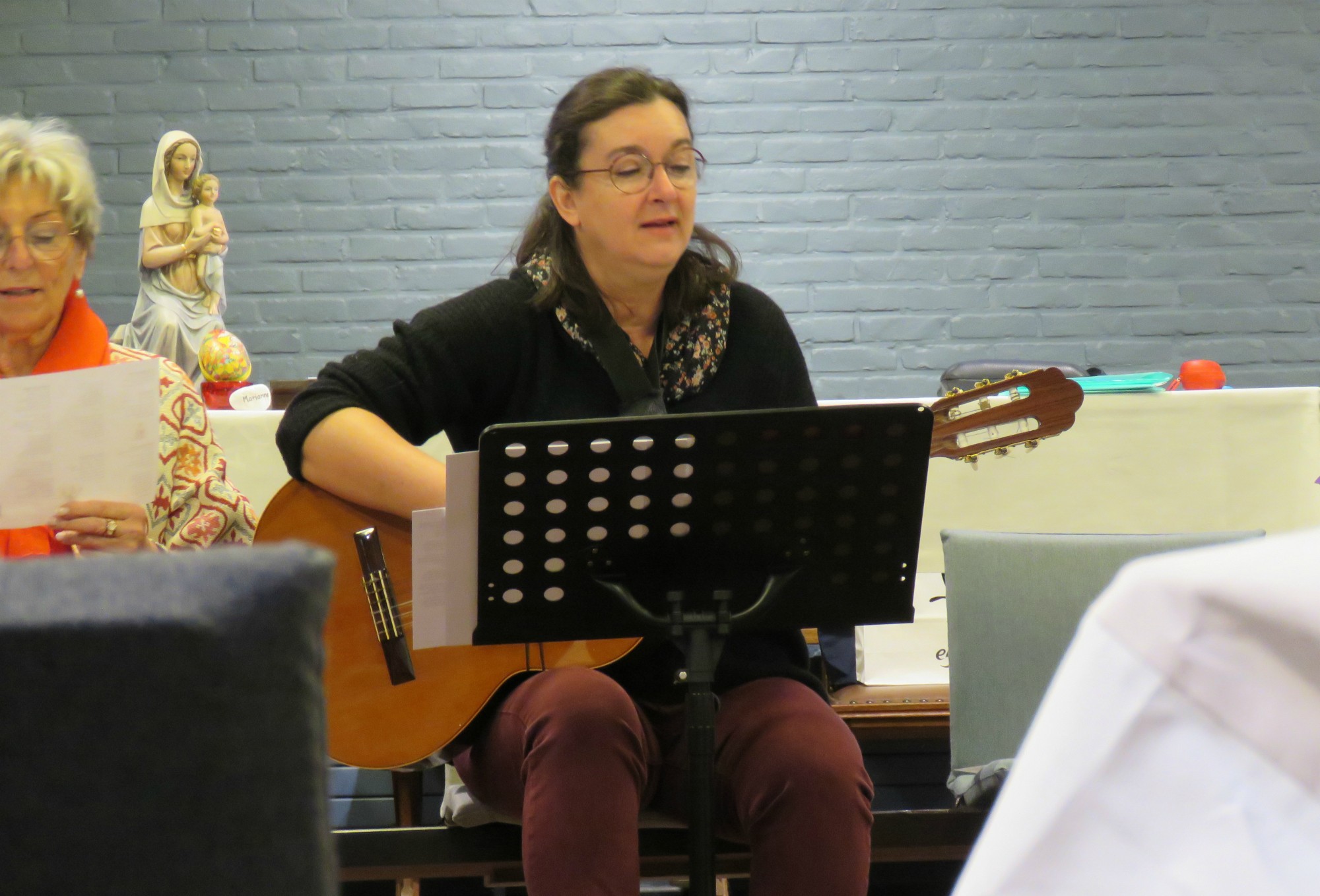 Catechesemoment 5 - Tijd om de liedjes nog eens goed te oefenen met juf Marianne