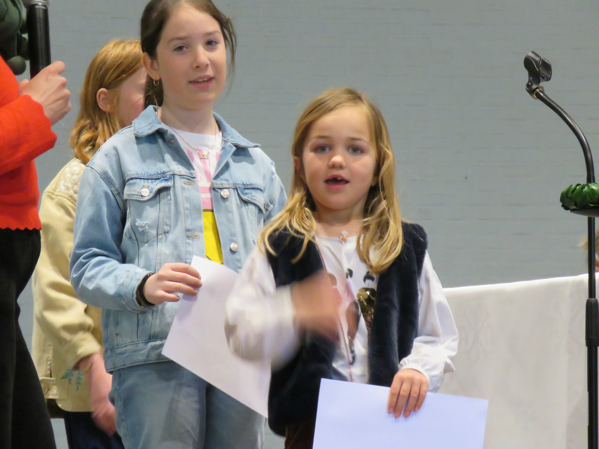 Wegwijzerviering - Gebedsintenties door een vormeling en eerste communicant